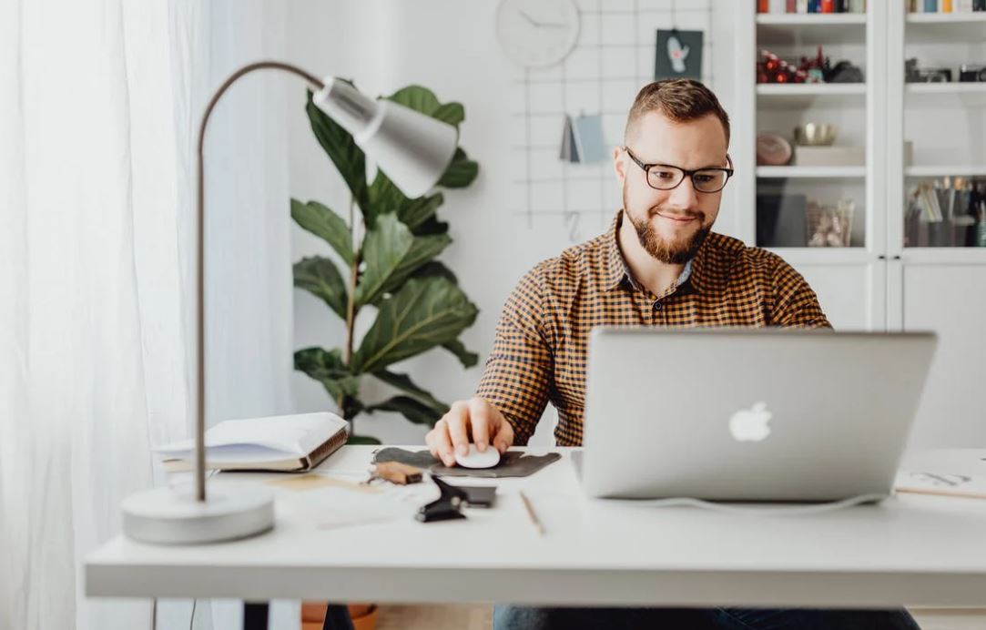 Secrets of an Irresistible Copywriting: Powerful Rules for Capturing Client Heart 